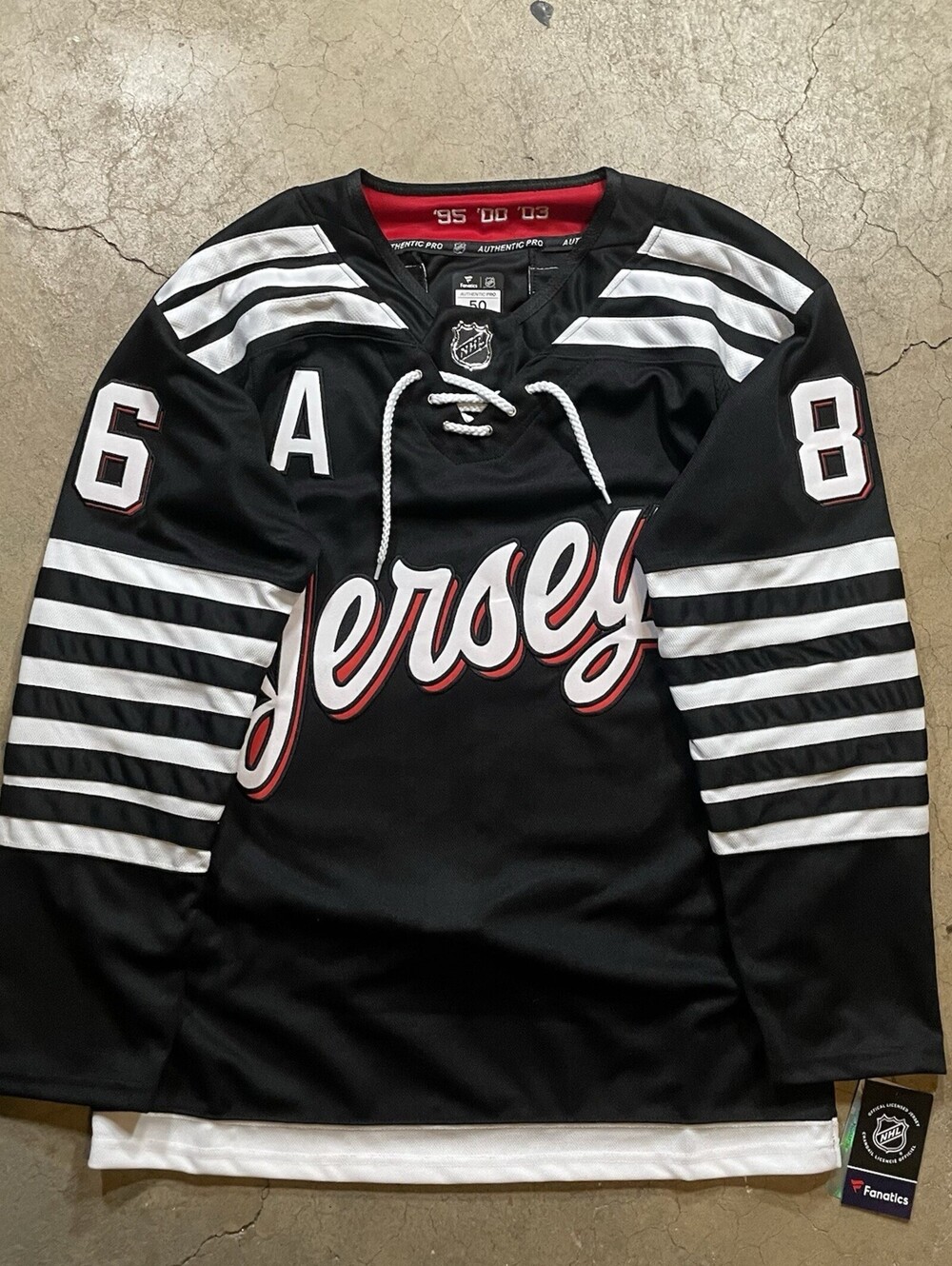 Jack Hughes New Jersey Devils Black Jersey Mens Size X-Large (54) NWT